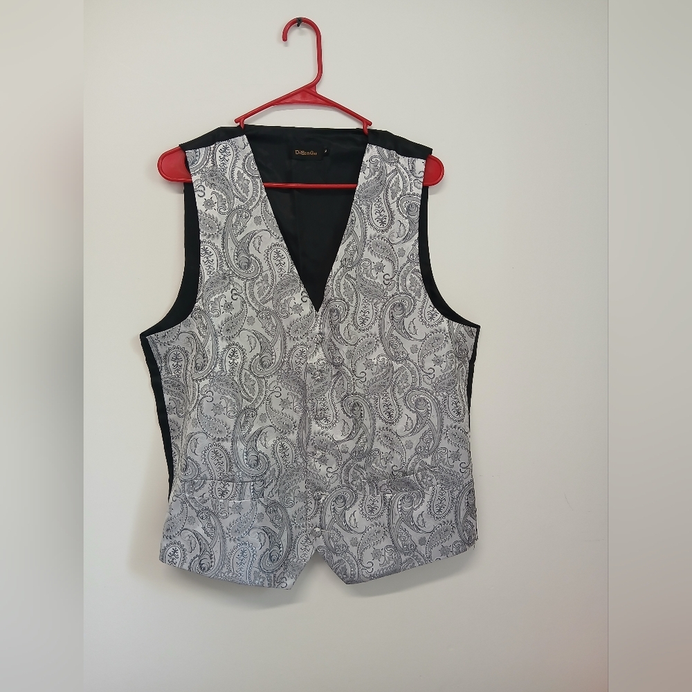 DiBangu.Black and Silver Paisley Vest
